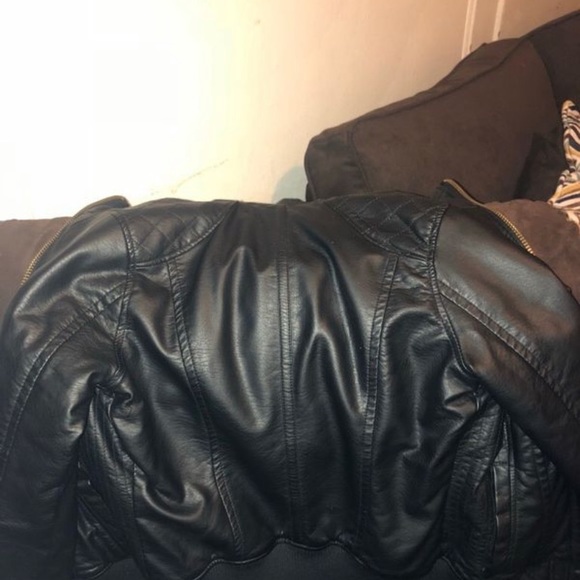 Leather jacket - Picture 2 of 3